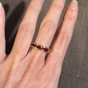 Gold toned ring with maroon ruby - like crystals